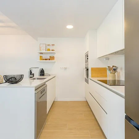 Appartement 3br Marina Real - Terrace, Pool & Garage