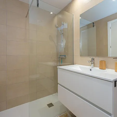 Appartement 3br Marina Real - Terrace, Pool & Garage